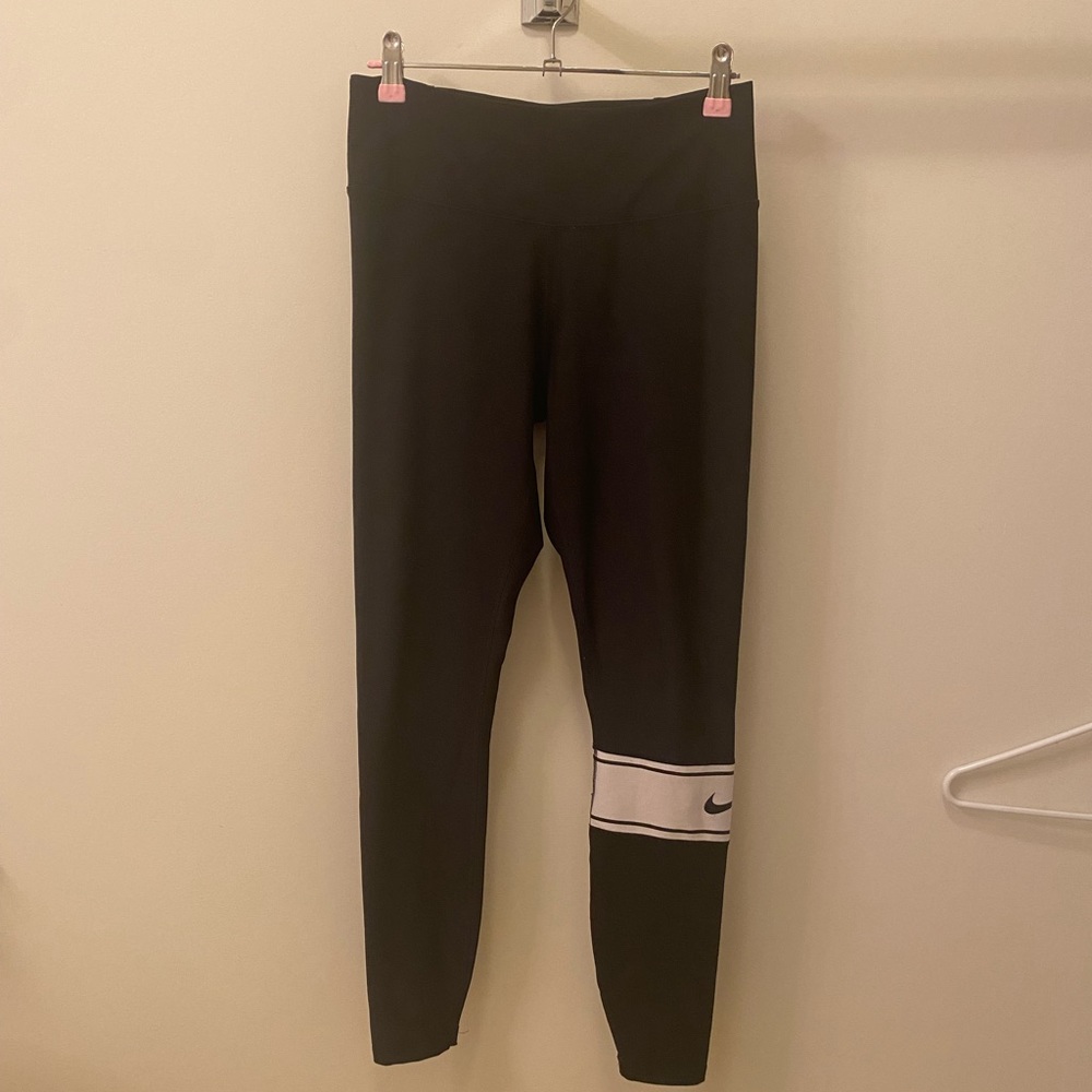 Black Nike Colorblock leggings
